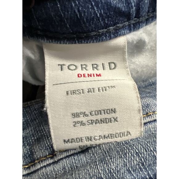 Torrid Denim Womens Shorts Size 24 Distressed Stretch Plus Size Measures 43x5 - Picture 7 of 10